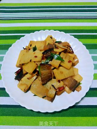 Stir-fried Winter Bamboo Shoots with Chopped Pepper and Bacon recipe