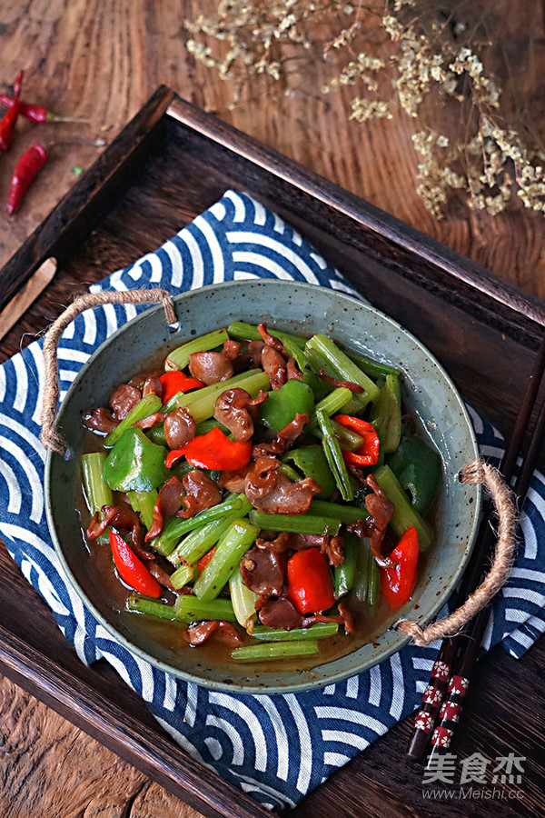 Stir-fried Chicken Gizzards with Celery recipe