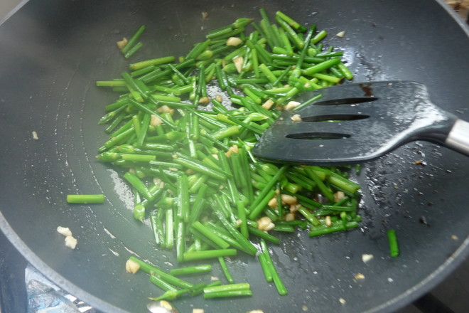 Hibiscus Shrimp and Chive Flower recipe