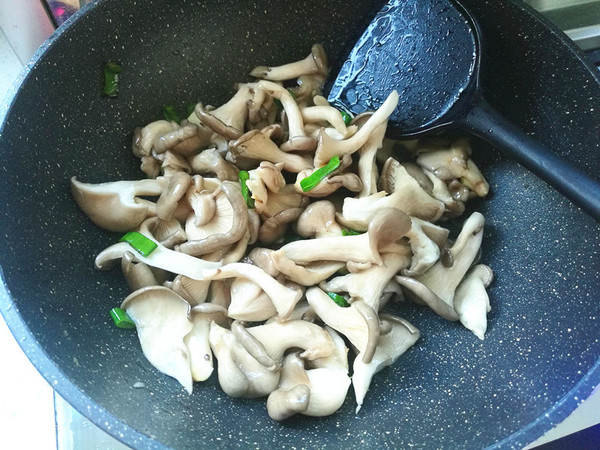 Vegetarian Fried Xiuzhen Mushroom recipe