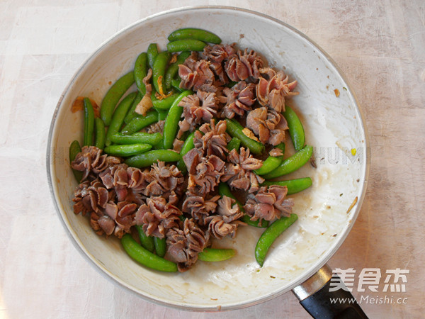 Stir-fried Chicken Balls with Sweet Beans recipe