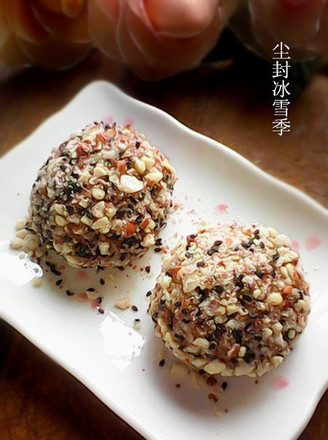 Sesame Peanut Red Rice Balls recipe