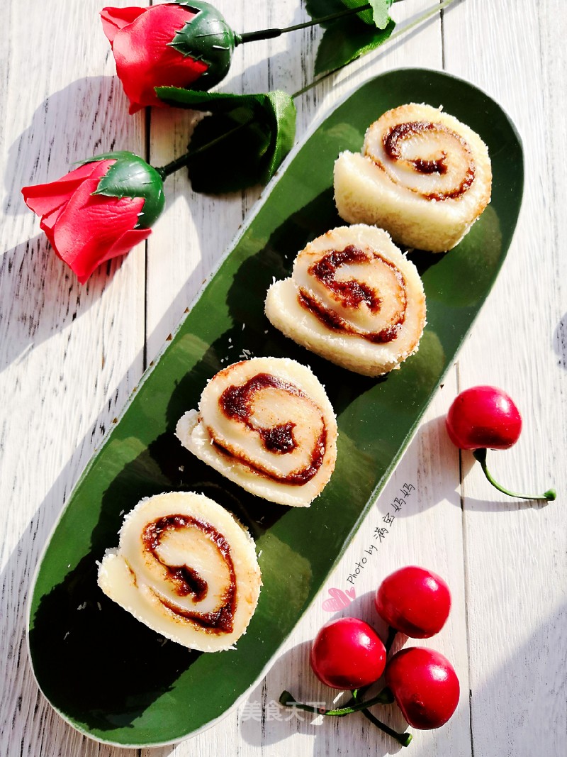 Coconut Glutinous Rice and Bean Paste Rolls recipe