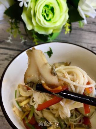 "noodles" Stir-fried Conch Slices Noodles recipe