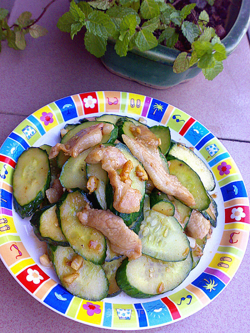 Stir-fried Cucumber with Pork Noodles recipe