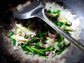 Stir-fried Bamboo Shoot Tips with Chives and Bacon recipe