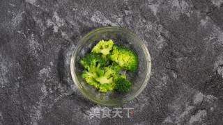 Baby Food Supplement with Nutritious Pureed Broccoli recipe