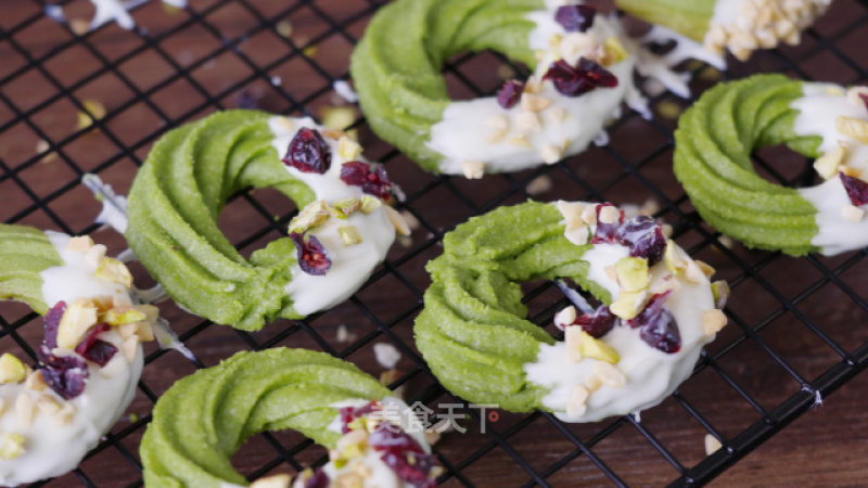 The High-value Christmas Garland Matcha Cookies are Crispy and Deep-fried! recipe