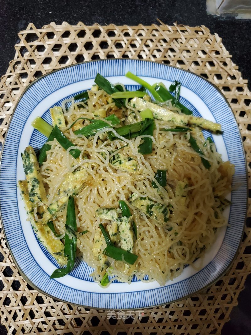 Fried Rice Noodles with Omelette recipe