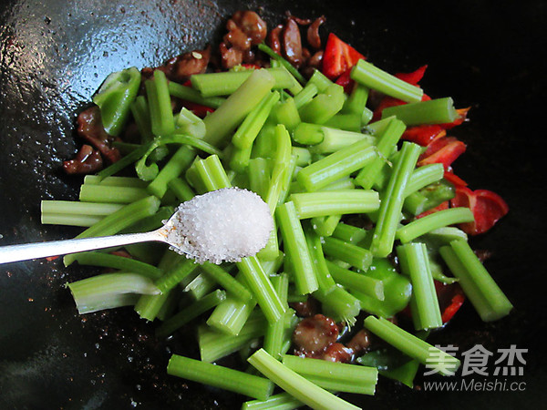 Stir-fried Chicken Gizzards with Celery recipe