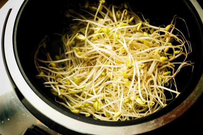 Braised Noodles with Shredded Pork recipe