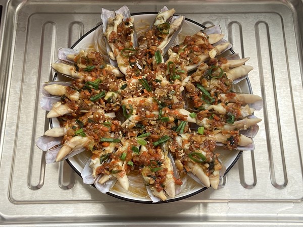 The Detailed Method of Garlic Razor Clams, The Method is Simple and Easy to See recipe