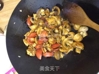 Braised Noodles with Tomatoes and Mushrooms recipe