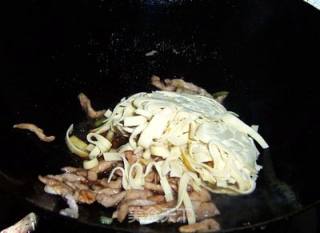 Thousand Slices of Shredded Pork with Fried Leeks recipe