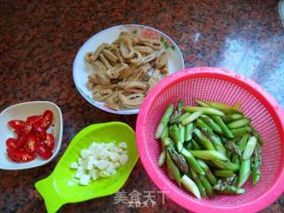 Stir-fried Beef Intestines with Asparagus recipe