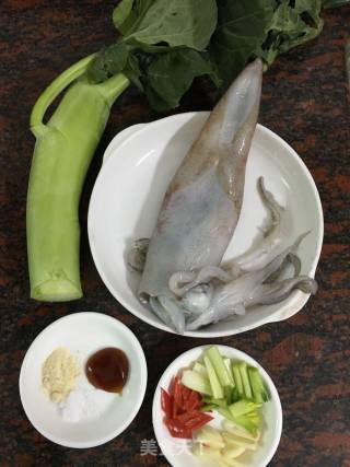 Fried Kale Bone with Fresh Squid recipe