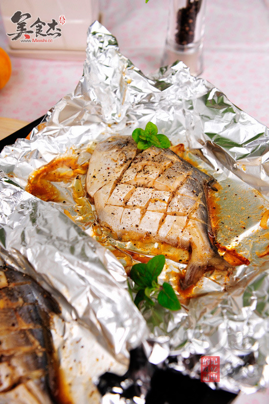 Baked Silver Pomfret in Tin Foil recipe