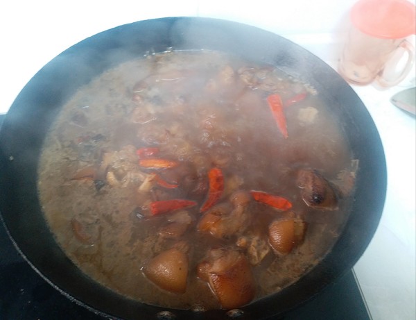 Braised Spicy Pork Trotters with Hard Vegetables on New Year's Eve recipe