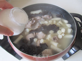 Yam and Fungus Pork Ribs Soup recipe