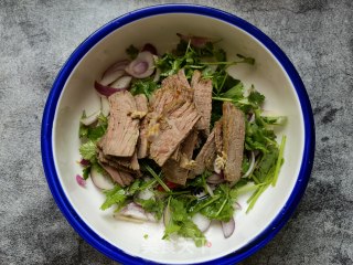 Beef with Parsley and Onion recipe