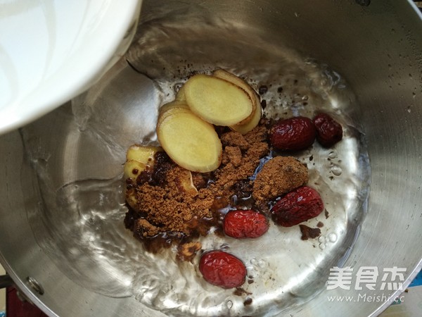 Red Dates and Ginger Tea Hit The Egg recipe