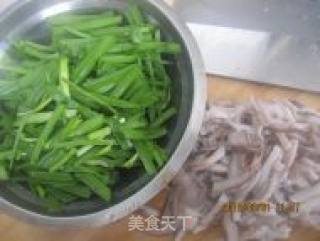 Fried Chives with Squid Feet recipe