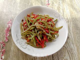 Stir-fried Eyebrow Shreds with Red Pepper recipe