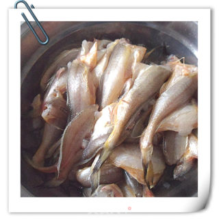 Fried Small Crucian Carp recipe