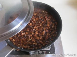 Spinach Noodles with Mushroom Meat Sauce recipe