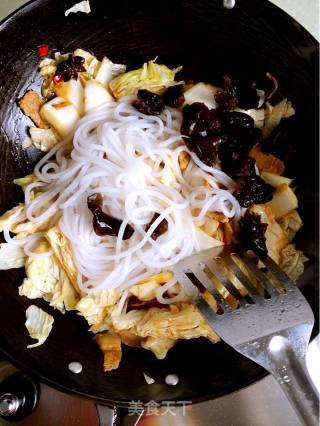 Stir-fried Pork with Chinese Cabbage Vermicelli recipe