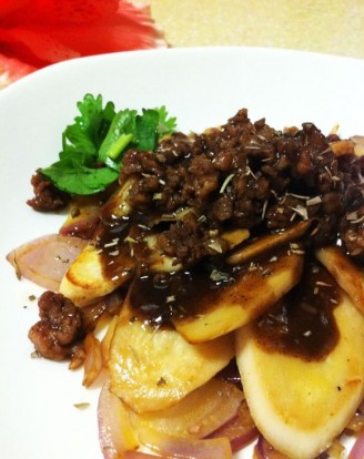 Fried Eryngii Mushrooms with Black Pepper Meat Sauce recipe