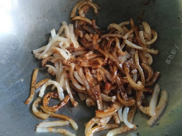 Stir-fried Pork Skin with Chili recipe