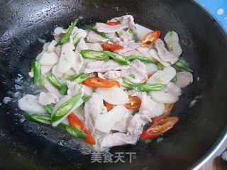 Stir-fried Sliced Pork with Water Chestnuts recipe