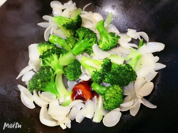 Stir-fried Broccoli with Lily recipe