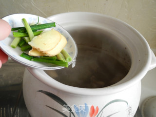 Kumbu Chicken and Squid Pot recipe