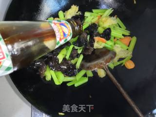 Stir-fried Celery with Double Ears recipe