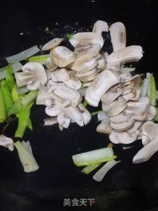Green Garlic and Straw Mushroom Broccoli recipe
