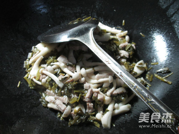 Stir-fried White Jade Mushroom with Pork Belly with Pickled Vegetables recipe