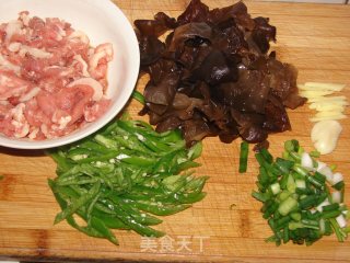 Stir-fried Pork with Fungus recipe