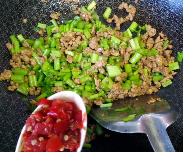 Celery Stir-fried Minced Pork recipe