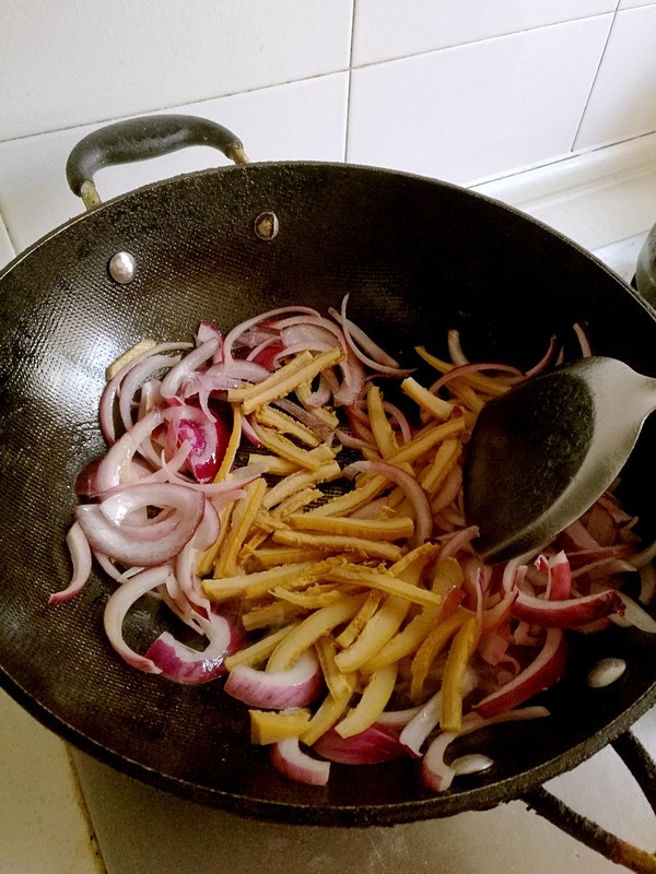 Stir-fried Tripe with Onions recipe