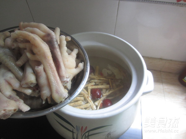 Medicated Chicken Feet Soup recipe