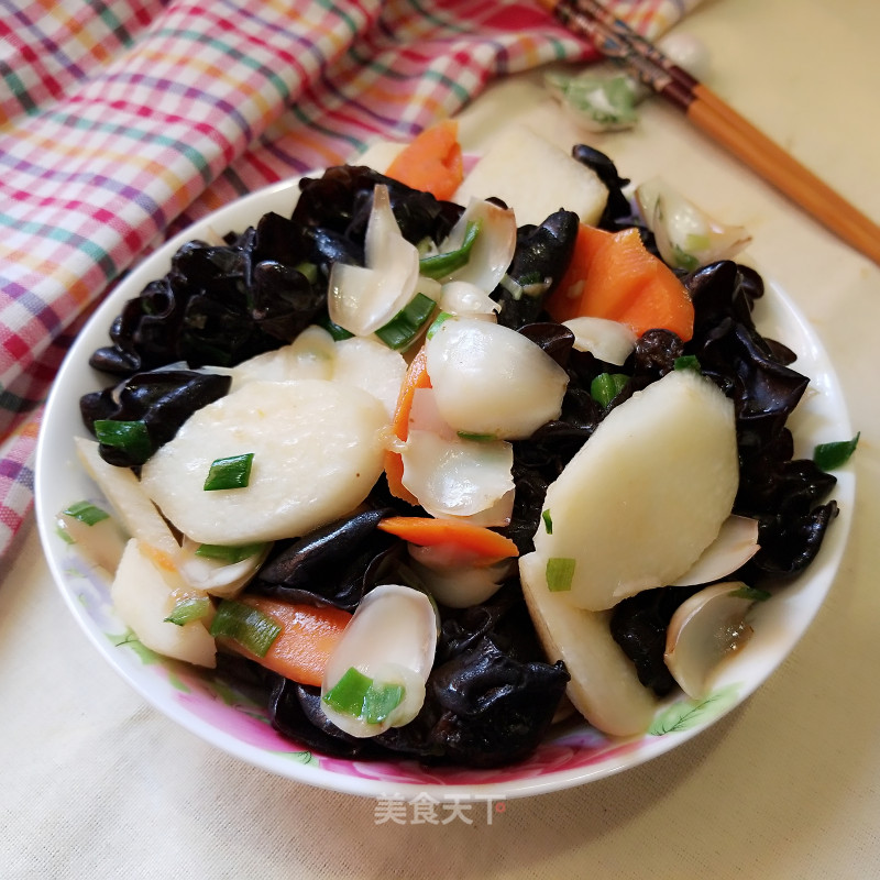 Stir-fried Fungus with Fresh Lily and Yam recipe