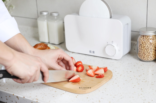 Sweet Strawberry Milkshake recipe