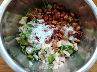 Peanut and Cucumber Dressing with Lotus Root recipe