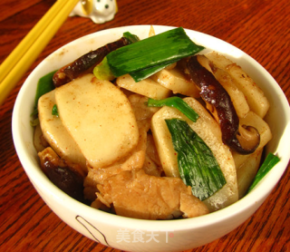 Stir-fried Rice Cake with Green Garlic and Pork recipe