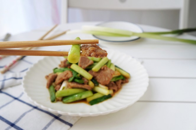 Stir-fried Pork with Garlic Sprouts recipe