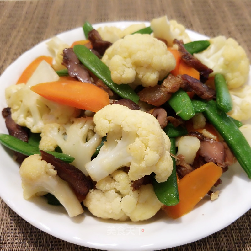 Stir-fried Cauliflower Sweet Beans with Bacon recipe