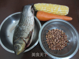 Carrot Corn Peanut Crucian Carp Soup recipe