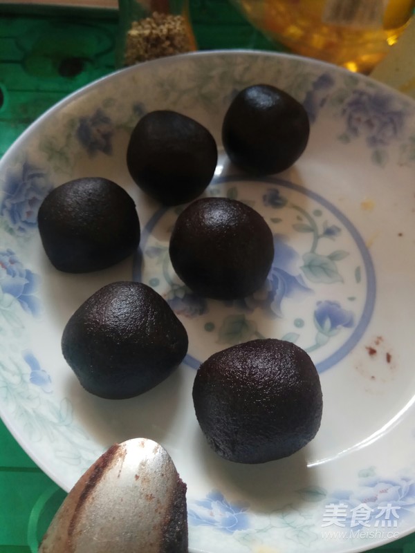 Cantonese-style Black Bean Paste Egg Yolk Mooncakes recipe